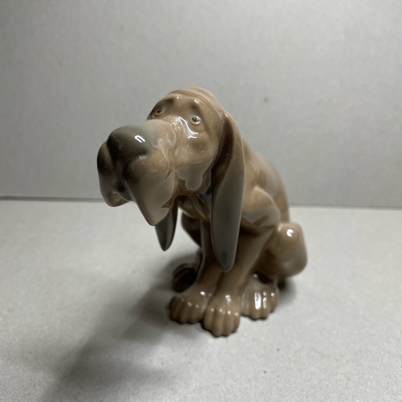 Llardo Timid Dog 5111 Salvador Devon  1986  Spain Porcelain Statue - Picture 1 of 10